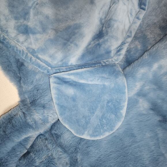 pillowfort  pom hooded blanket. - Picture 6 of 10